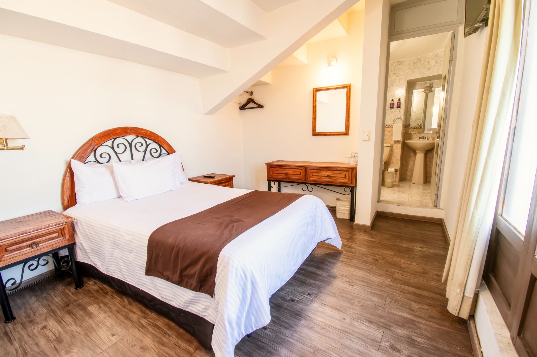 Deluxe One Double Bed Room with Balcony - Hotel Argento Zacatecas